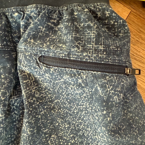 Men’s Lululemon Shorts - Picture 4 of 5